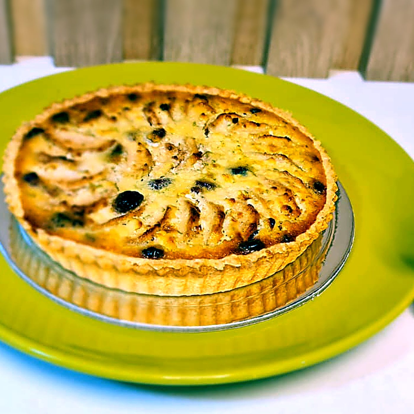 Pastel de acelga con bebida caliente